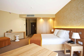  Best Western Hôtel Le Paradou Avignon Sud.  Монфаве